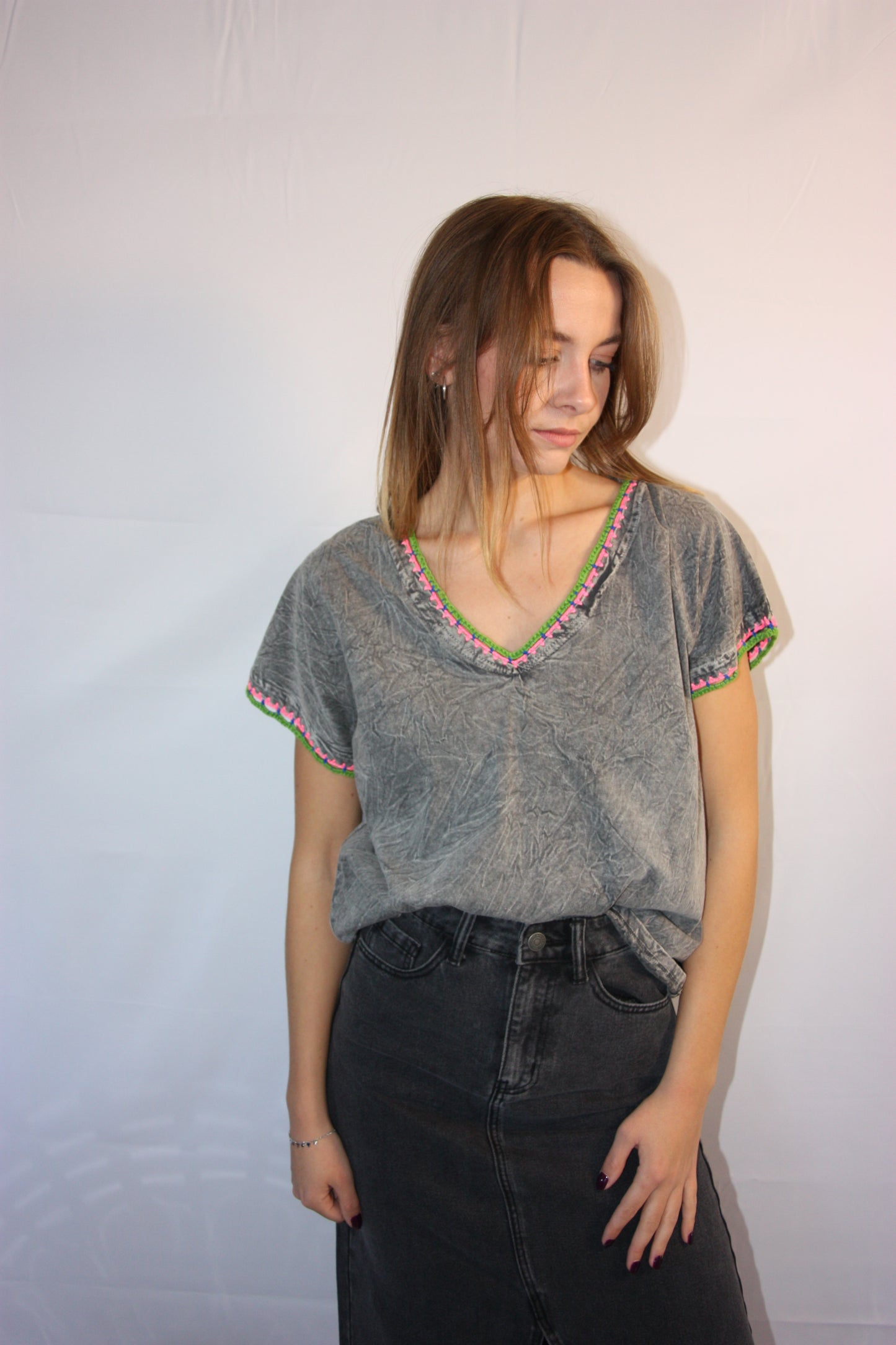 T-SHIRT AMBRE - GRIS
