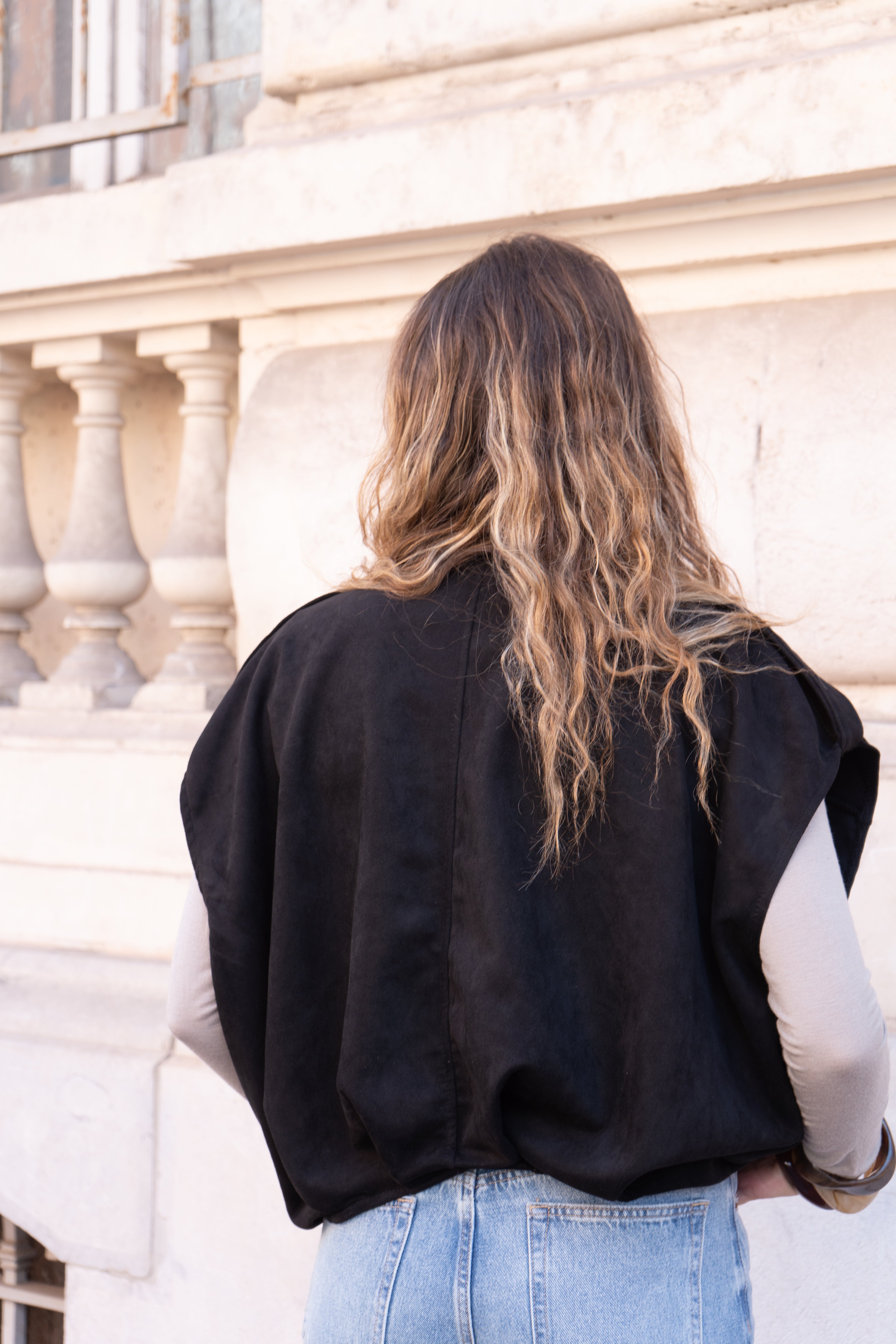 VESTE SANS MANCHE DAIM - NOIR